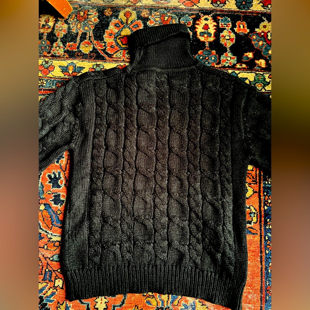 Men's Black Cable Knit Soft Wool Sweater - L